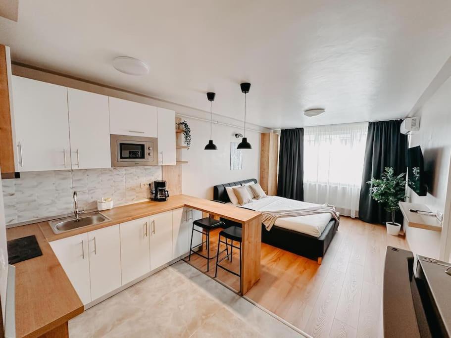 Agoll Victoria - Self Checkin Apartment Resita Luaran gambar
